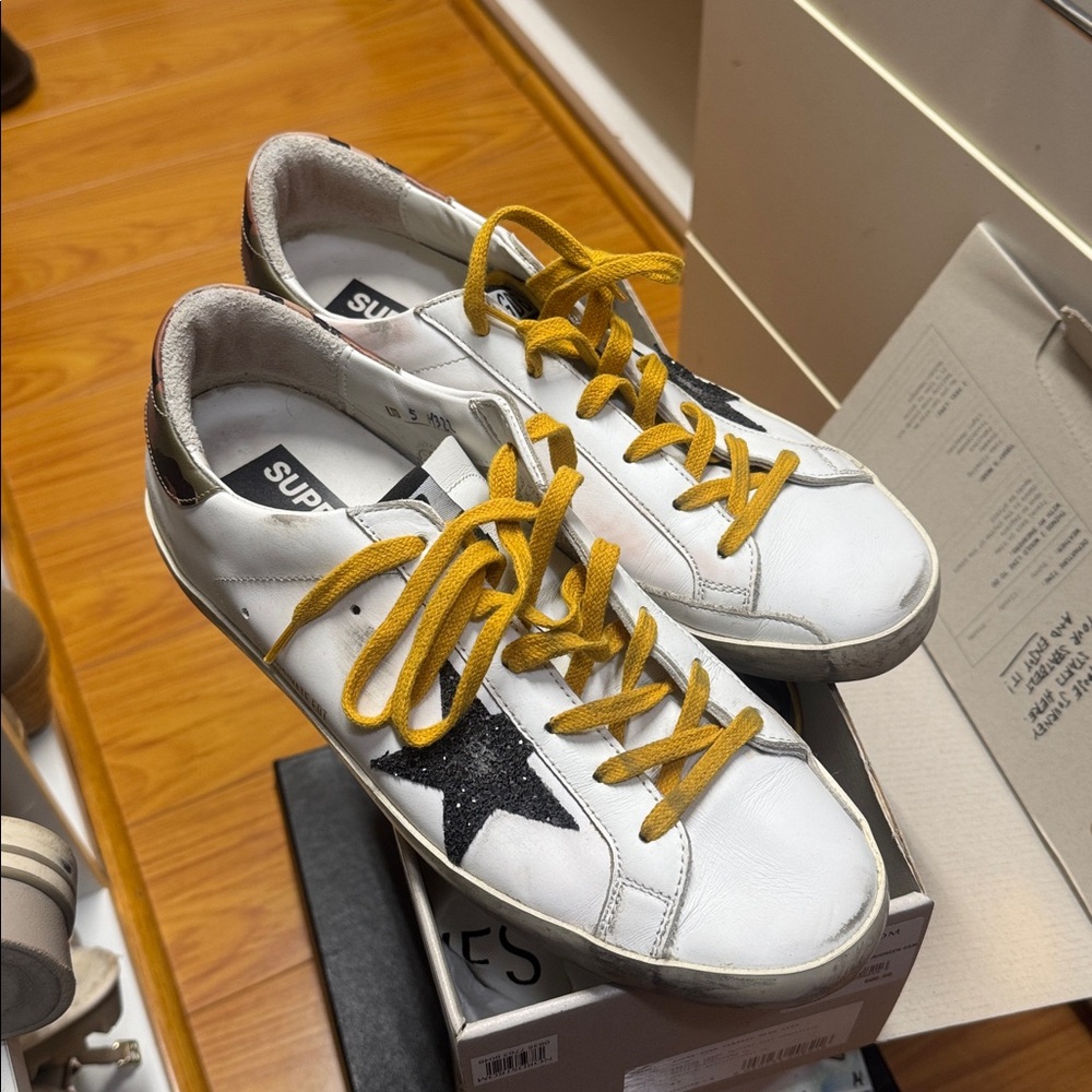 Golden Goose Sneakers